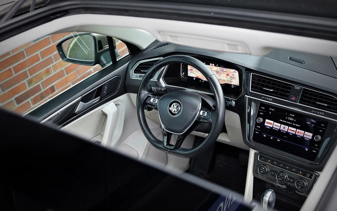 Volkswagen Tiguan cena 129900 przebieg: 54000, rok produkcji 2019 z Czarne małe 781